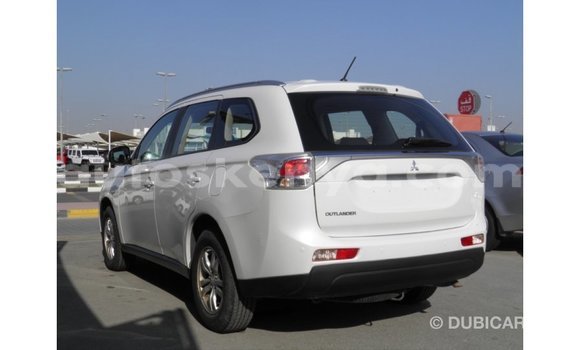 Imported Mitsubishi Outlander White Makiinaa iti Import - Dubai keessatti Central Kenya keessatti Imported Mitsubishi Outlander White Makiinaa iti Import - Dubai keessatti Central Kenya keessatti
