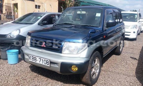 Oofamaa Mitsubishi Pajero Blue Makiinaa iti Nairobi keessatti Nairobi keessatti