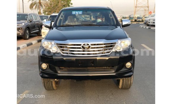 Nunua Imported Toyota Fortuner Nyeusi Gari ndani ya Import - Dubai nchini Kati Kenya Nunua Imported Toyota Fortuner Nyeusi Gari ndani ya Import - Dubai nchini Kati Kenya