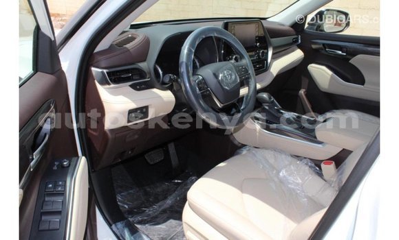 Imported Toyota Highlander White Makiinaa iti Import - Dubai keessatti Central Kenya keessatti Imported Toyota Highlander White Makiinaa iti Import - Dubai keessatti Central Kenya keessatti