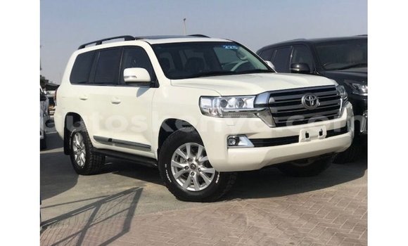 Buy Import Toyota Land Cruiser White Car in Import - Dubai in Central Kenya Buy Import Toyota Land Cruiser White Car in Import - Dubai in Central Kenya