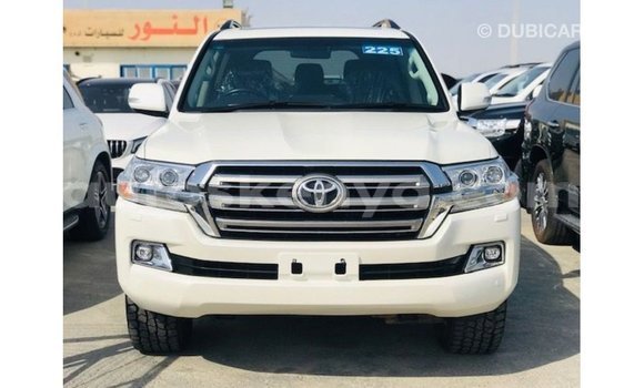 Buy Import Toyota Land Cruiser White Car in Import - Dubai in Central Kenya Buy Import Toyota Land Cruiser White Car in Import - Dubai in Central Kenya