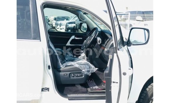 Buy Import Toyota Land Cruiser White Car in Import - Dubai in Central Kenya Buy Import Toyota Land Cruiser White Car in Import - Dubai in Central Kenya