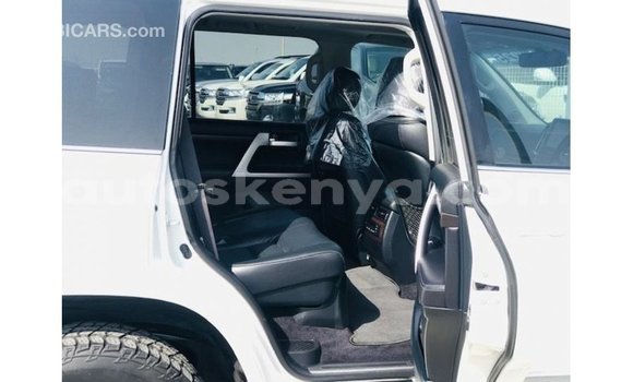 Buy Import Toyota Land Cruiser White Car in Import - Dubai in Central Kenya Buy Import Toyota Land Cruiser White Car in Import - Dubai in Central Kenya