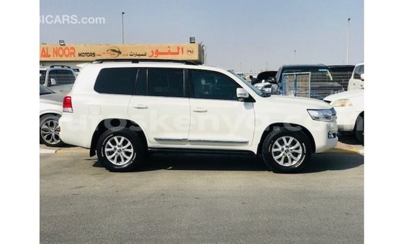 Buy Import Toyota Land Cruiser White Car in Import - Dubai in Central Kenya Buy Import Toyota Land Cruiser White Car in Import - Dubai in Central Kenya