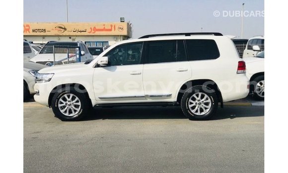 Buy Import Toyota Land Cruiser White Car in Import - Dubai in Central Kenya Buy Import Toyota Land Cruiser White Car in Import - Dubai in Central Kenya