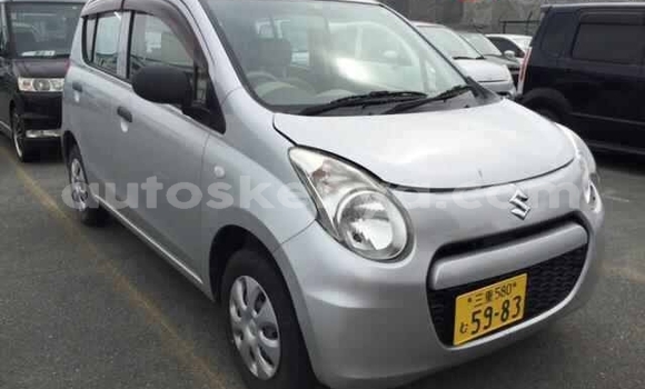 Oofamaa Suzuki Alto Silver Makiinaa iti Mombasa keessatti Coastal Kenya keessatti