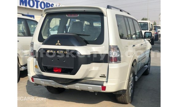 Imported Mitsubishi Pajero White Makiinaa iti Import - Dubai keessatti Central Kenya keessatti Imported Mitsubishi Pajero White Makiinaa iti Import - Dubai keessatti Central Kenya keessatti