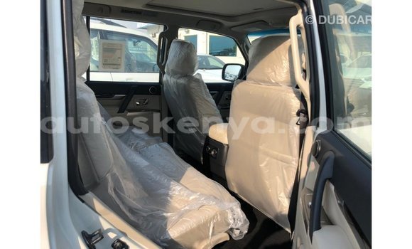 Imported Mitsubishi Pajero White Makiinaa iti Import - Dubai keessatti Central Kenya keessatti Imported Mitsubishi Pajero White Makiinaa iti Import - Dubai keessatti Central Kenya keessatti