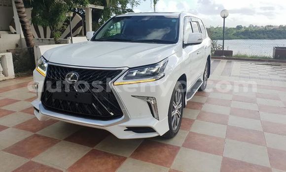 Nunua Ilio tumika Lexus LX Nyeupe Gari ndani ya Nairobi nchini Nairobi