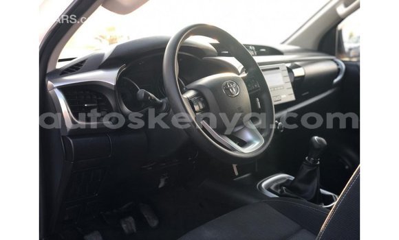 Imported Toyota Hilux White Makiinaa iti Import - Dubai keessatti Central Kenya keessatti Imported Toyota Hilux White Makiinaa iti Import - Dubai keessatti Central Kenya keessatti