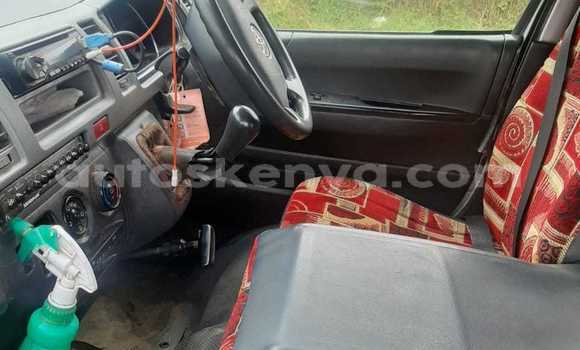 Oofamaa Toyota Hiace Silver Makiinaa iti Meru keessatti East Kenya keessatti Oofamaa Toyota Hiace Silver Makiinaa iti Meru keessatti East Kenya keessatti