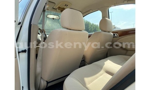 Nunua Imported Nissan Sunny Nyeupe Gari ndani ya Import - Dubai nchini Kati Kenya Nunua Imported Nissan Sunny Nyeupe Gari ndani ya Import - Dubai nchini Kati Kenya