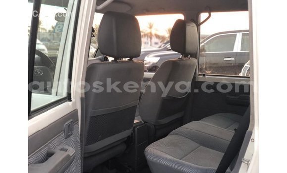 Buy Import Toyota Land Cruiser White Car in Import - Dubai in Central Kenya Buy Import Toyota Land Cruiser White Car in Import - Dubai in Central Kenya