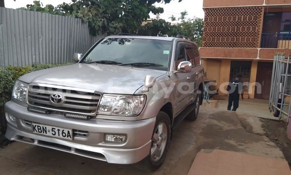 Oofamaa Toyota Land Cruiser Silver Makiinaa iti Nairobi keessatti Nairobi keessatti Oofamaa Toyota Land Cruiser Silver Makiinaa iti Nairobi keessatti Nairobi keessatti