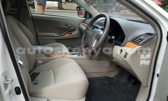 Oofamaa Toyota Premio White Makiinaa iti Nairobi keessatti Nairobi keessatti Oofamaa Toyota Premio White Makiinaa iti Nairobi keessatti Nairobi keessatti