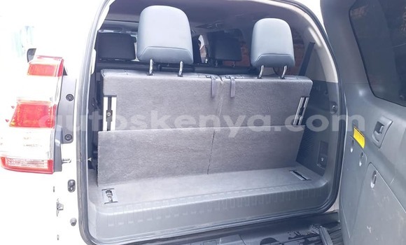 Oofamaa Toyota Land Cruiser Prado White Makiinaa iti Nairobi keessatti Nairobi keessatti Oofamaa Toyota Land Cruiser Prado White Makiinaa iti Nairobi keessatti Nairobi keessatti