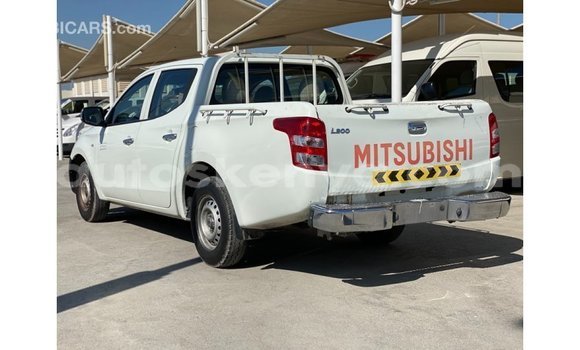 Imported Mitsubishi L200 White Makiinaa iti Import - Dubai keessatti Central Kenya keessatti Imported Mitsubishi L200 White Makiinaa iti Import - Dubai keessatti Central Kenya keessatti