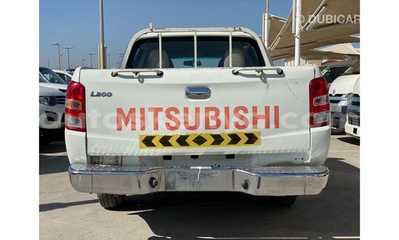 Imported Mitsubishi L200 White Makiinaa iti Import - Dubai keessatti Central Kenya keessatti Imported Mitsubishi L200 White Makiinaa iti Import - Dubai keessatti Central Kenya keessatti