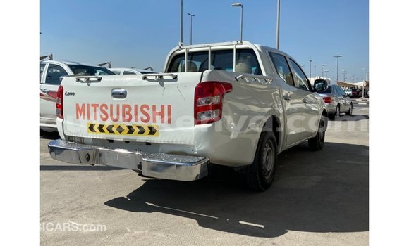Imported Mitsubishi L200 White Makiinaa iti Import - Dubai keessatti Central Kenya keessatti Imported Mitsubishi L200 White Makiinaa iti Import - Dubai keessatti Central Kenya keessatti