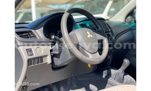 Imported Mitsubishi L200 White Makiinaa iti Import - Dubai keessatti Central Kenya keessatti Imported Mitsubishi L200 White Makiinaa iti Import - Dubai keessatti Central Kenya keessatti