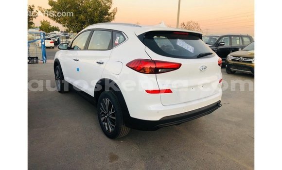 Nunua Imported Hyundai Tucson Nyeupe Gari ndani ya Import - Dubai nchini Kati Kenya Nunua Imported Hyundai Tucson Nyeupe Gari ndani ya Import - Dubai nchini Kati Kenya