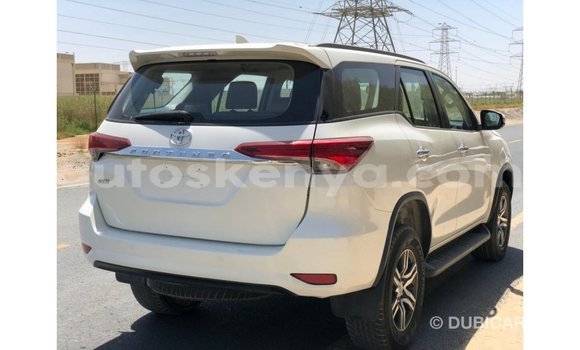 Nunua Imported Toyota Fortuner Nyeupe Gari ndani ya Import - Dubai nchini Kati Kenya Nunua Imported Toyota Fortuner Nyeupe Gari ndani ya Import - Dubai nchini Kati Kenya