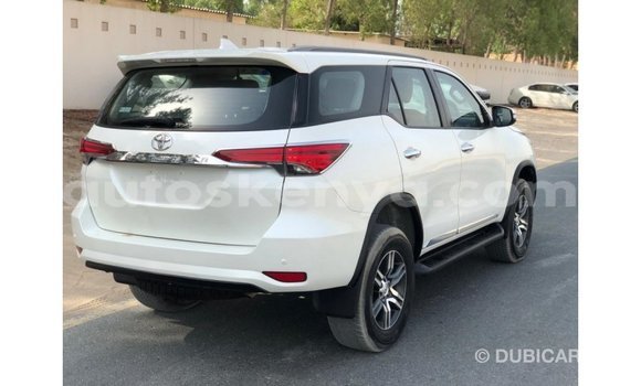 Imported Toyota Fortuner White Makiinaa iti Import - Dubai keessatti Central Kenya keessatti Imported Toyota Fortuner White Makiinaa iti Import - Dubai keessatti Central Kenya keessatti