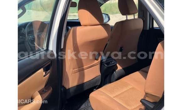 Imported Toyota Fortuner White Makiinaa iti Import - Dubai keessatti Central Kenya keessatti Imported Toyota Fortuner White Makiinaa iti Import - Dubai keessatti Central Kenya keessatti