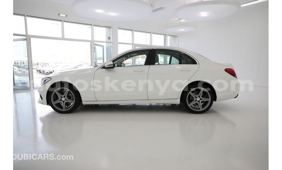 Imported Mercedes‒Benz 1117 White Netiree iti Import - Dubai keessatti Central Kenya keessatti Imported Mercedes‒Benz 1117 White Netiree iti Import - Dubai keessatti Central Kenya keessatti
