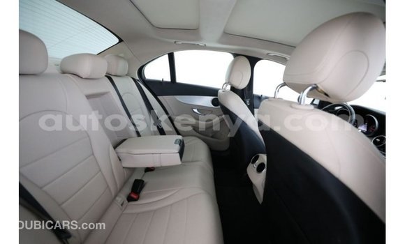 Imported Mercedes‒Benz 1117 White Netiree iti Import - Dubai keessatti Central Kenya keessatti Imported Mercedes‒Benz 1117 White Netiree iti Import - Dubai keessatti Central Kenya keessatti