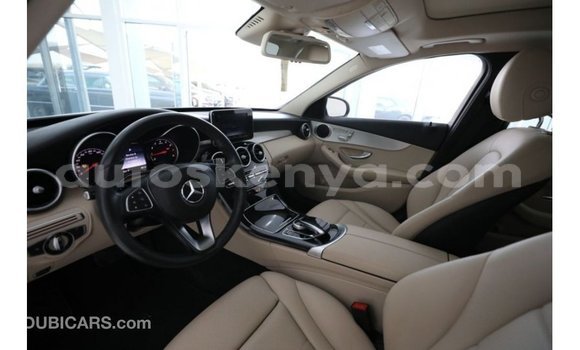 Imported Mercedes‒Benz 1117 White Netiree iti Import - Dubai keessatti Central Kenya keessatti Imported Mercedes‒Benz 1117 White Netiree iti Import - Dubai keessatti Central Kenya keessatti