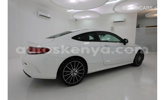 Imported Mercedes‒Benz 1117 White Netiree iti Import - Dubai keessatti Central Kenya keessatti Imported Mercedes‒Benz 1117 White Netiree iti Import - Dubai keessatti Central Kenya keessatti