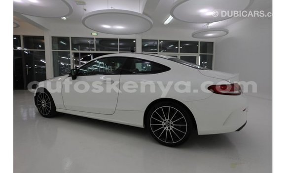 Imported Mercedes‒Benz 1117 White Netiree iti Import - Dubai keessatti Central Kenya keessatti Imported Mercedes‒Benz 1117 White Netiree iti Import - Dubai keessatti Central Kenya keessatti