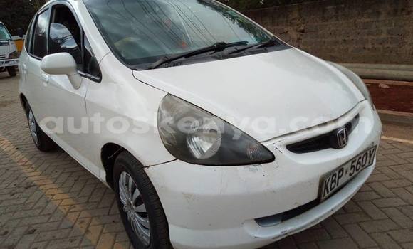 Oofamaa Honda Fit White Makiinaa iti Nairobi keessatti Nairobi keessatti