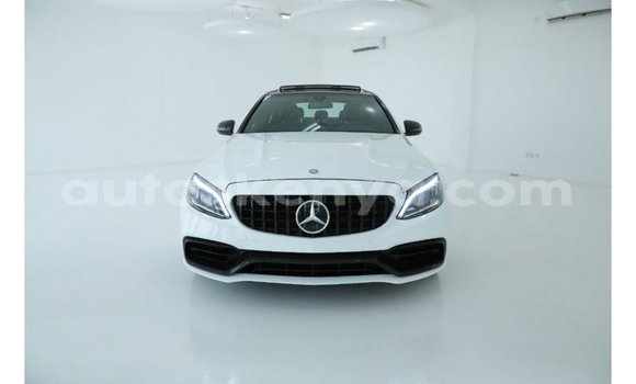 Imported Mercedes‒Benz 1117 White Netiree iti Import - Dubai keessatti Central Kenya keessatti