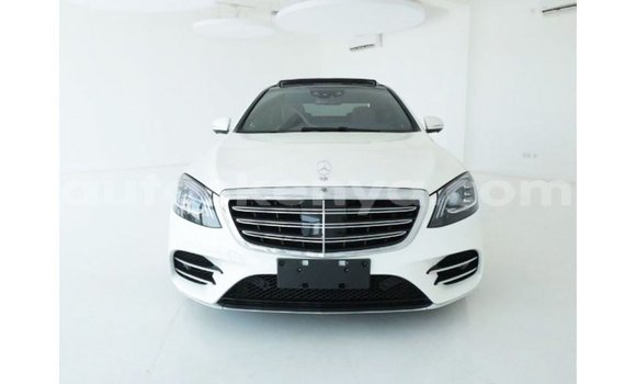 Imported Mercedes‒Benz 1117 White Netiree iti Import - Dubai keessatti Central Kenya keessatti