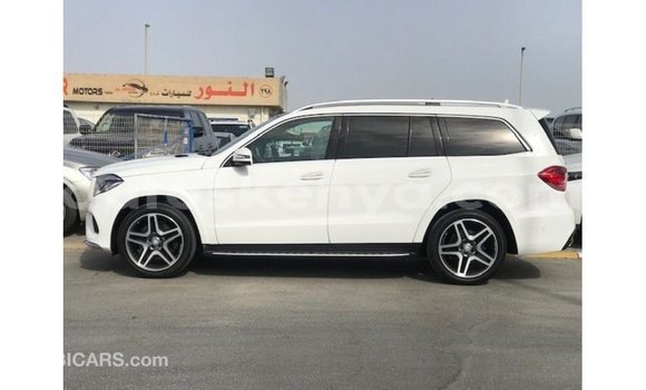 Buy Import Mercedes‒Benz 1117 White Truck in Import - Dubai in Central Kenya Buy Import Mercedes‒Benz 1117 White Truck in Import - Dubai in Central Kenya