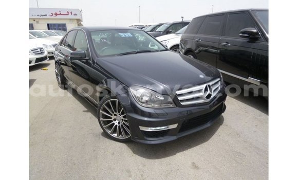Nunua Imported Mercedes‒Benz 1117 Nyeusi Lori ndani ya Import - Dubai nchini Kati Kenya