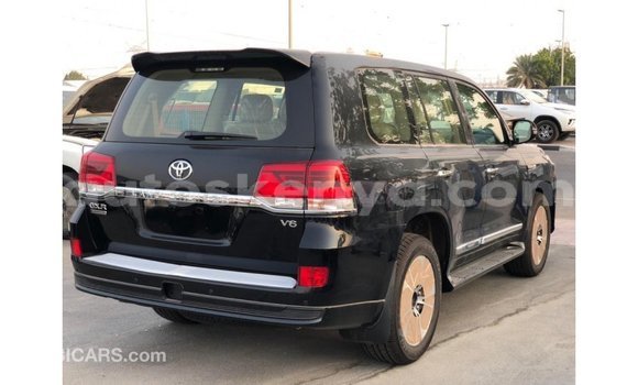 Nunua Imported Toyota Land Cruiser Nyeusi Gari ndani ya Import - Dubai nchini Kati Kenya Nunua Imported Toyota Land Cruiser Nyeusi Gari ndani ya Import - Dubai nchini Kati Kenya