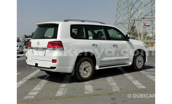 Buy Import Toyota Land Cruiser White Car in Import - Dubai in Central Kenya Buy Import Toyota Land Cruiser White Car in Import - Dubai in Central Kenya
