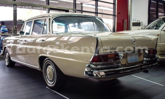 Nunua Imported Mercedes‒Benz 230 Nyeupe Gari ndani ya Import - Dubai nchini Kati Kenya Nunua Imported Mercedes‒Benz 230 Nyeupe Gari ndani ya Import - Dubai nchini Kati Kenya