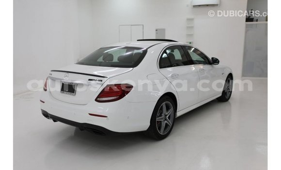 Imported Mercedes‒Benz 1117 White Netiree iti Import - Dubai keessatti Central Kenya keessatti Imported Mercedes‒Benz 1117 White Netiree iti Import - Dubai keessatti Central Kenya keessatti