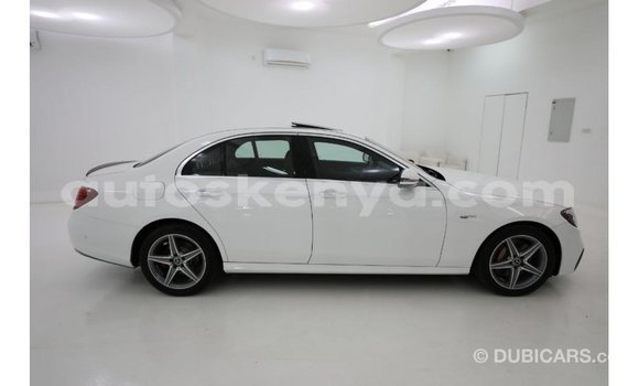 Imported Mercedes‒Benz 1117 White Netiree iti Import - Dubai keessatti Central Kenya keessatti Imported Mercedes‒Benz 1117 White Netiree iti Import - Dubai keessatti Central Kenya keessatti