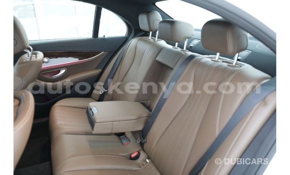 Imported Mercedes‒Benz 1117 White Netiree iti Import - Dubai keessatti Central Kenya keessatti Imported Mercedes‒Benz 1117 White Netiree iti Import - Dubai keessatti Central Kenya keessatti