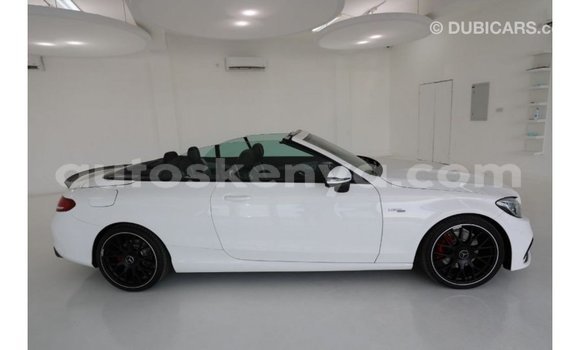 Imported Mercedes‒Benz 1117 White Netiree iti Import - Dubai keessatti Central Kenya keessatti Imported Mercedes‒Benz 1117 White Netiree iti Import - Dubai keessatti Central Kenya keessatti