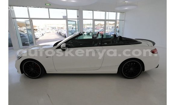 Imported Mercedes‒Benz 1117 White Netiree iti Import - Dubai keessatti Central Kenya keessatti Imported Mercedes‒Benz 1117 White Netiree iti Import - Dubai keessatti Central Kenya keessatti