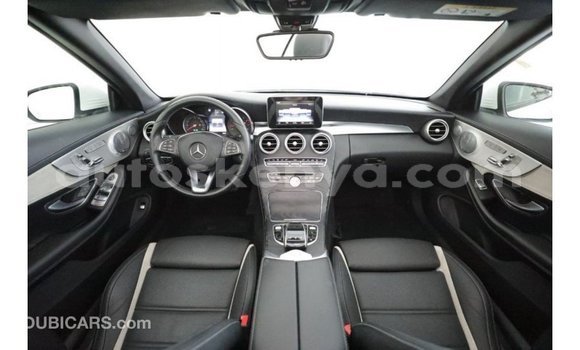 Imported Mercedes‒Benz 1117 White Netiree iti Import - Dubai keessatti Central Kenya keessatti Imported Mercedes‒Benz 1117 White Netiree iti Import - Dubai keessatti Central Kenya keessatti