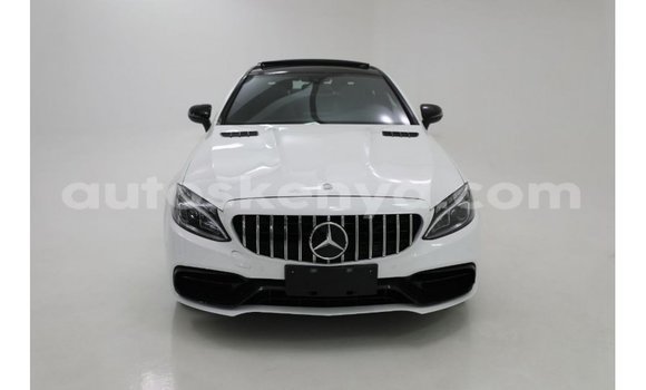 Imported Mercedes‒Benz 1117 White Netiree iti Import - Dubai keessatti Central Kenya keessatti
