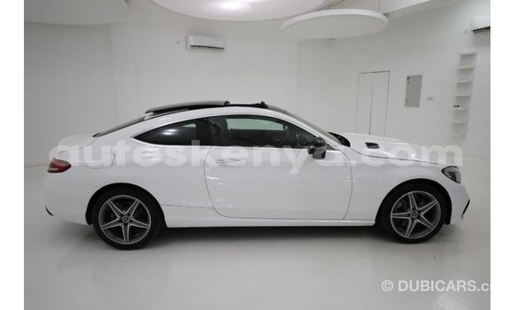 Imported Mercedes‒Benz 1117 White Netiree iti Import - Dubai keessatti Central Kenya keessatti Imported Mercedes‒Benz 1117 White Netiree iti Import - Dubai keessatti Central Kenya keessatti